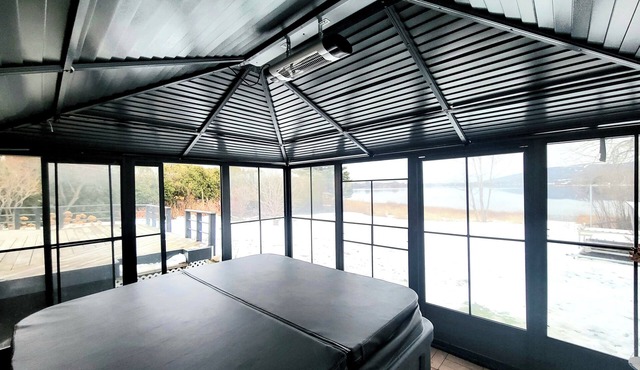3CH - Lakeside + Spa + Fireplace + AC + Billiards + BBQ and more WoW! in Hébertville