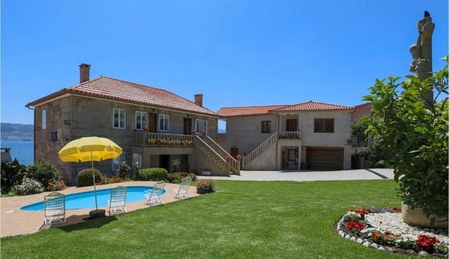 4 Bedroom Beach Front Home In Raxo in Raxó