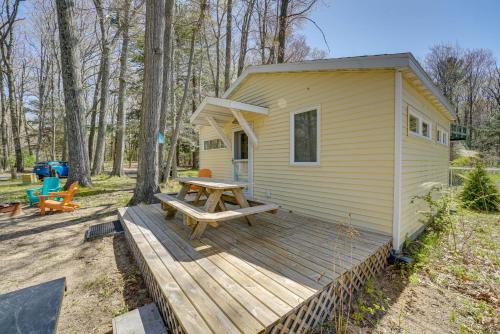 4-Season Gold Coast Cottage, 2 Mi to Winter Sports in Muskegon