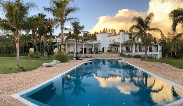 48. Luxury Eco Villa with Pool, Jacuzzi & Daily Breakfast – Benalup in Benalup-casas viejas