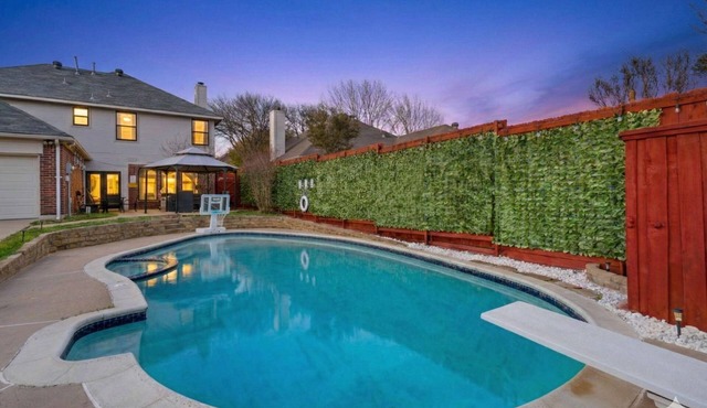 5-BD Getaway w/Pool, Patio, Firepit | Mins to DT in Dallas