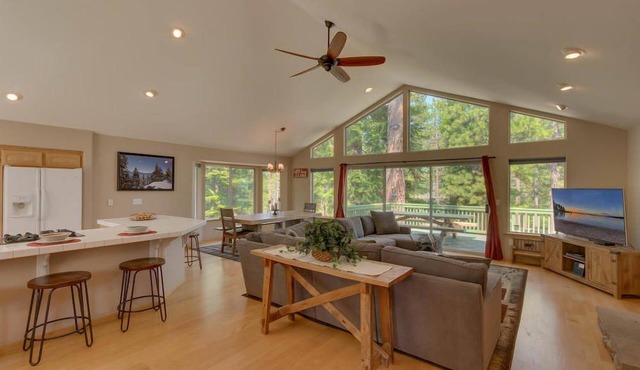 5 Bedroom Home - Huge Game Room, Bocce Ball, Amazing Outdoors in South Lake Tahoe