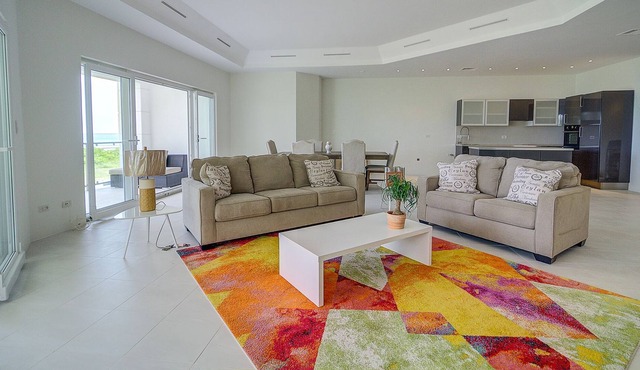 A BEAUTIFUL Beachfront Listing in The Bahamas! 1W in Nassau
