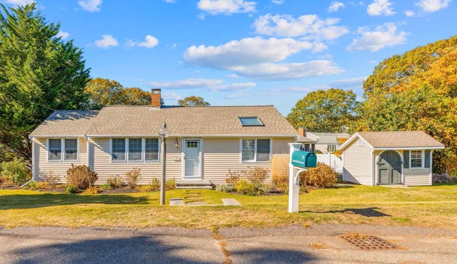 A very popular summer rental property. New air conditioning! in Mashpee