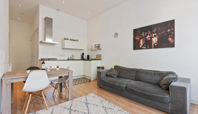 Amazing Canal View Apartment Next To Albert Cuyp Market in Amsterdam