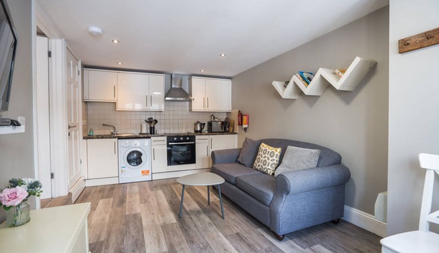 Apartment 32 Trinity Mews - sleeps 3 guests in 1 bedroom in Torquay