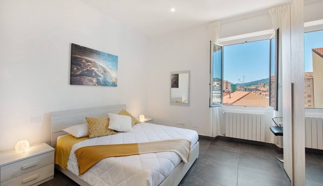 Apartment 'Casa Alba La Casa Delle Coccole' with Sea View, Wi-Fi and Air Conditioning in Savona