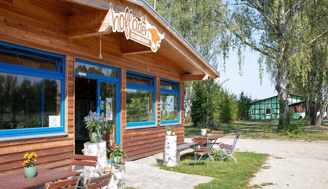 Apartment 'Im Teichland Linum' with Lake View, Private Terrace and Wi-Fi in Fehrbellin