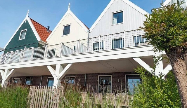 Appartment with 4 bedrooms, 3 bathrooms and 2 balconies in Uitdam