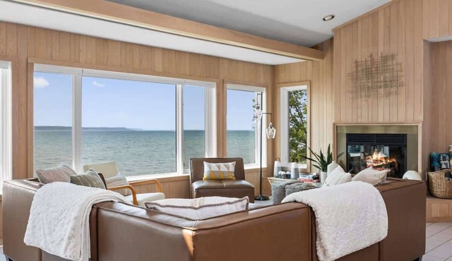 Bayshore Waves | On Lake Michigan | Pet Friendly in Elk Rapids