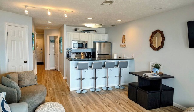 Beach Condo-Bay Bliss in Garfield Township