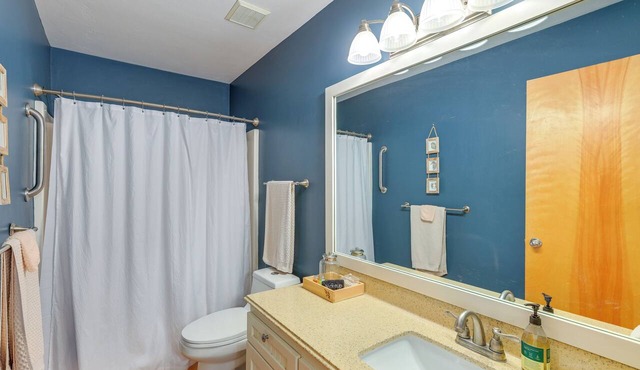 Beach & Pool Access at Condo on Cedar Key! in Cedar Key