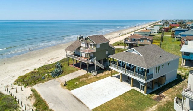 BEACHFRONT! TEN STEPS TO BEACH SAND! PERFECT BEACH VACATION! in Galveston