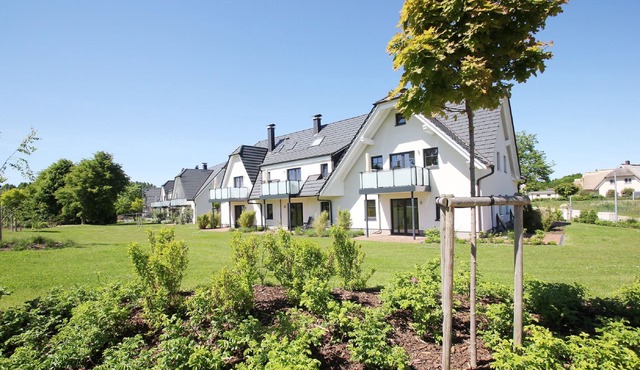 Beachfront vacation rental with a terrace, access to the pool, and a sauna - Rex Rugia in Mönchgut OT Lobbe