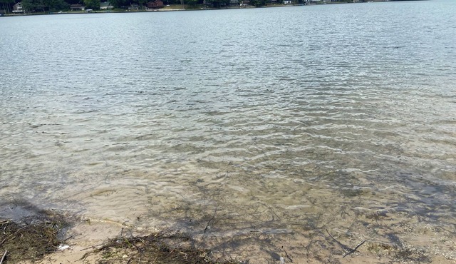 Beautiful 3-bedroom lake house with hot-tub, AC, WiFi in Hart, 8 mi from Dunes in Hart