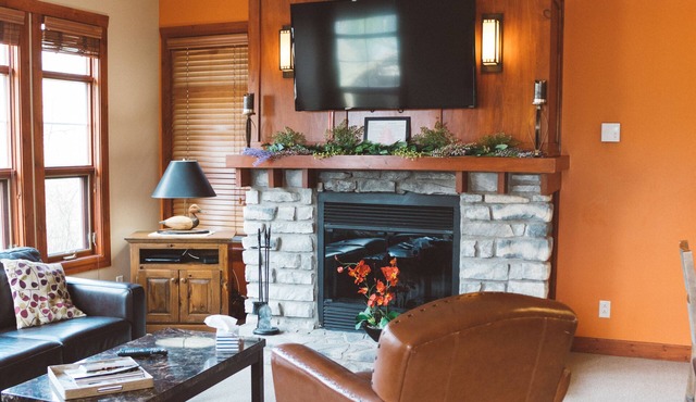 Beautiful Getaway Mont Tremblant 2 bedrooms 2 bath in Mont- Tremblant