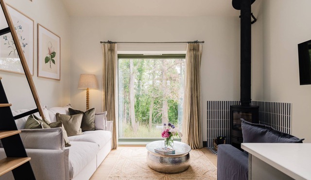 Beautifully presented holiday home in the Cotswolds with pretty balcony - The Old Workshop in Combrook