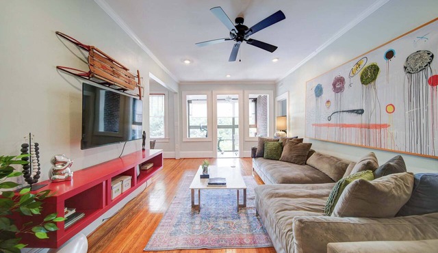 Boutique 2BR Condo in Myers Park with Balcony & Free Parking near Atrium CMC in Charlotte