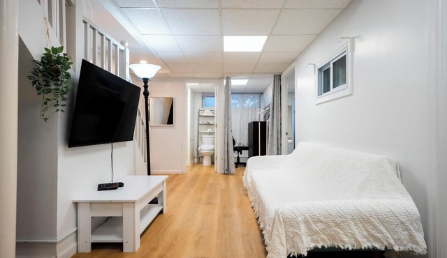 Budget Comfort Home on Main St with Free Parkings in Queens