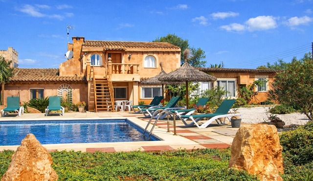 Can Bril 409 rustic finca with private pool, terrace, garden and WiFi in Campos