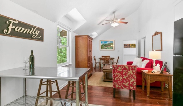 Carriage House and Studio on Historic Inn Property in Asheville