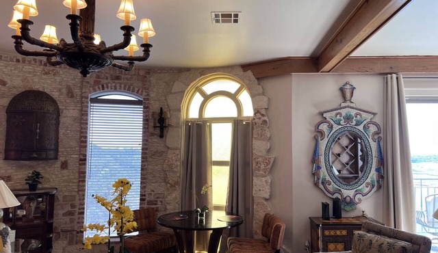 Castle middle apartment #2 ~ Villa del Sol! Sunset views-main basin Lake Travis! in Austin