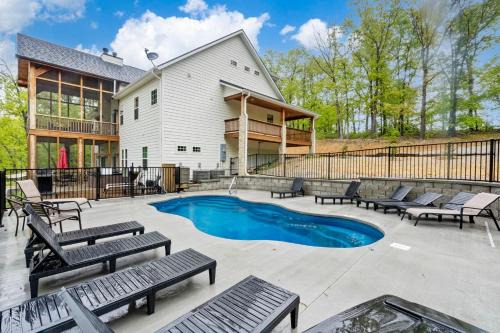 Cedarwood Farmstead in Ridgedale