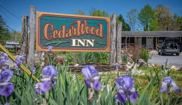 CedarWood Inn in Hendersonville