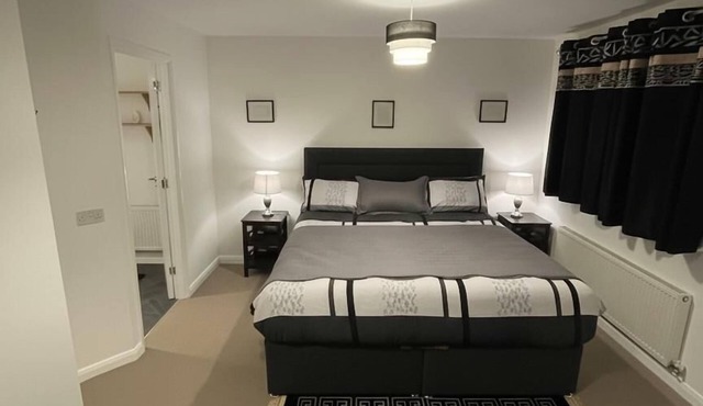 Central 2-Bed Apartment - Sleeps 5 & Free Parking in Derby