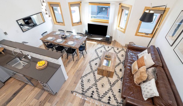 Chalet Chic Telluride Retreat | Walk to Ski & Downtown | Hot Tub + Parking in Telluride