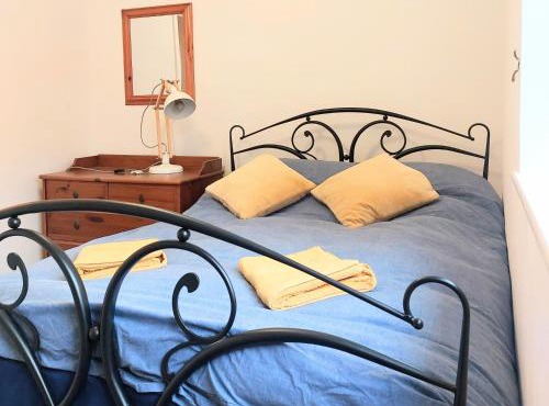 Charming 1 bedroom self-contained first floor flat in Wellington