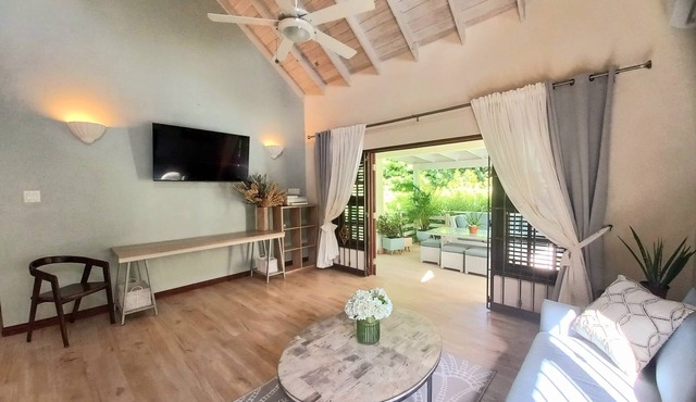 Charming 2-bedroom cottage with AC and WiFi near Beach on West Coast in Gibbs