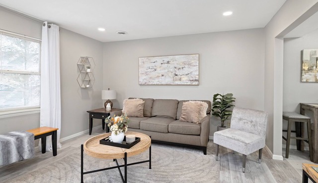 Charming 2-bedroom apartment with AC, WiFi in delightful Springfield in Springfield