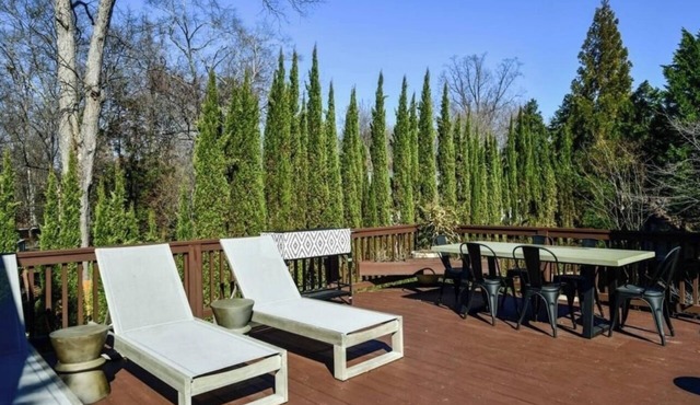 Charming 4 Bedroom Bungalow With Heated Pool Close To Piedmont Park in Atlanta