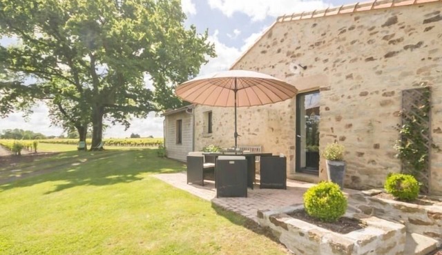 Charming cottage with heated pool and WiFi - 2 bedrooms in Château-Thébaud