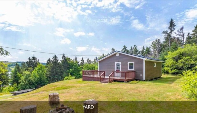 Charming Lakeside Cottage Retreat | Steps to the Water | Peaceful & Private in Antigonish