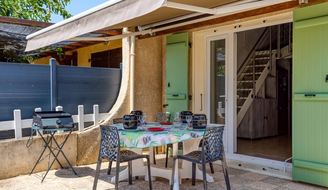 Charming Seaside House with Terrace in Marseillan