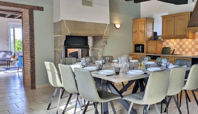 Chez Juliette: Family Cottage with Games Room and Fireplace in Chantrigné