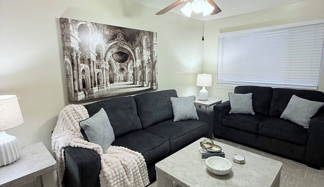 Comfortable 4BR Retreat Close to DTW, Hospitals & Expressways in Taylor