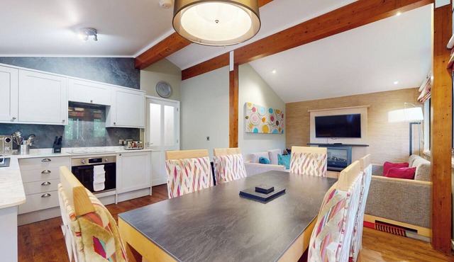 Comfortable lodge with one double and one twin bedroom. in Millom