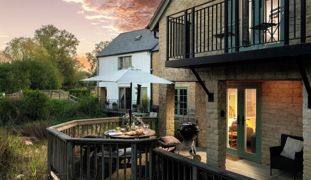 Cornerstone Cottage Cotswolds LowerMill Estate Spa+pools lakes nature a/c chef in Somerford Keynes