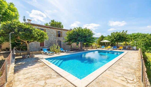 Country House 'Manenta' with Mountain Views, Private Pool and Wi-Fi in Manacor