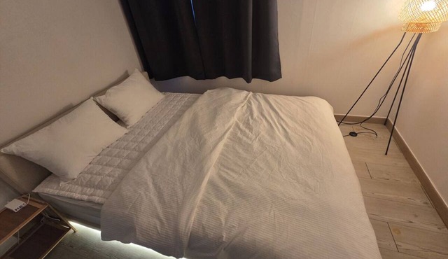 Cozy 1-bedroom apartment in tranquil Seoul with AC near Metro Line 2 & 5 in Seoul