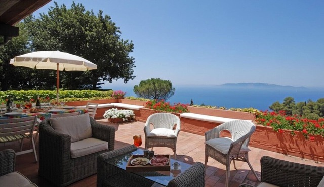 Cozy apt with sweeping sea view, beach club access at Cala Piccola bay. WiFi, AC in Porto Santo Stefano