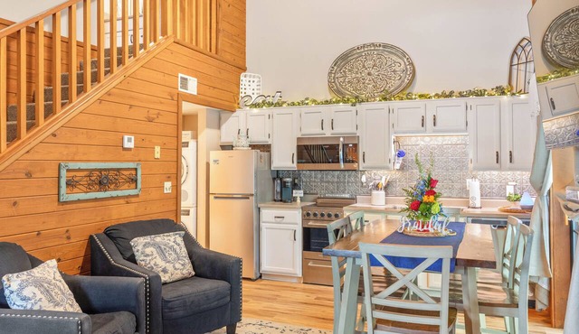 Cozy Ozarks Escape Near Branson ~ Perfect for Couples & Families in Branson
