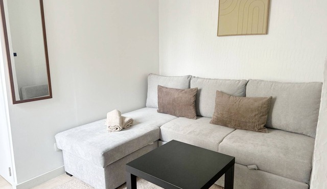 Cozy Studio Steps From Downtown in Ghent