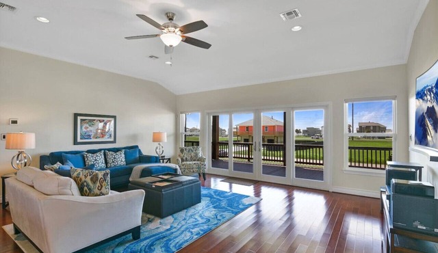 Dancing with Waves | 3 bedrooms 2 baths | by Rose in Galveston