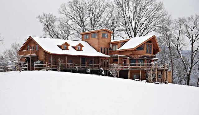 Decorated for Christmas! Dec20-23,27-30STILL OPEN.PERFECT FOR FAMILY GATHERINGS! in Chickamauga