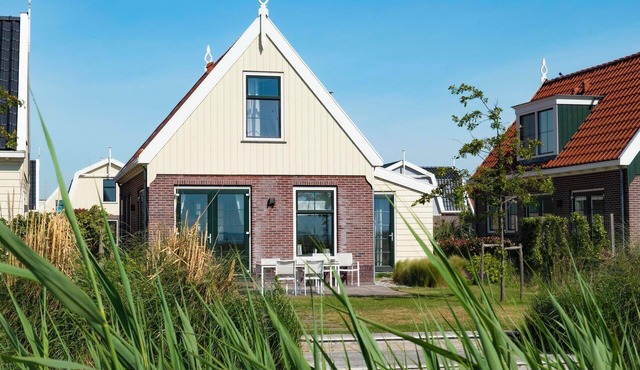 Detached bungalow with 3 bedrooms, 2 bathrooms and a sauna in Uitdam