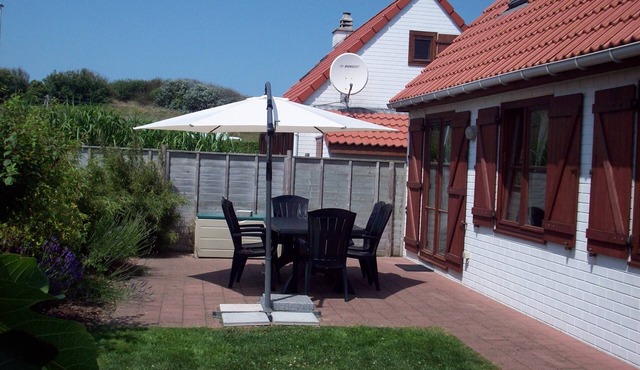 Directly behind the dunes in the Fabiola Beach Park in Wenduine